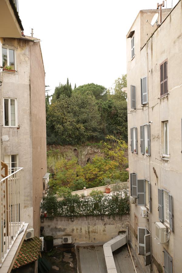 B&B Laurus Colosseo ローマ エクステリア 写真