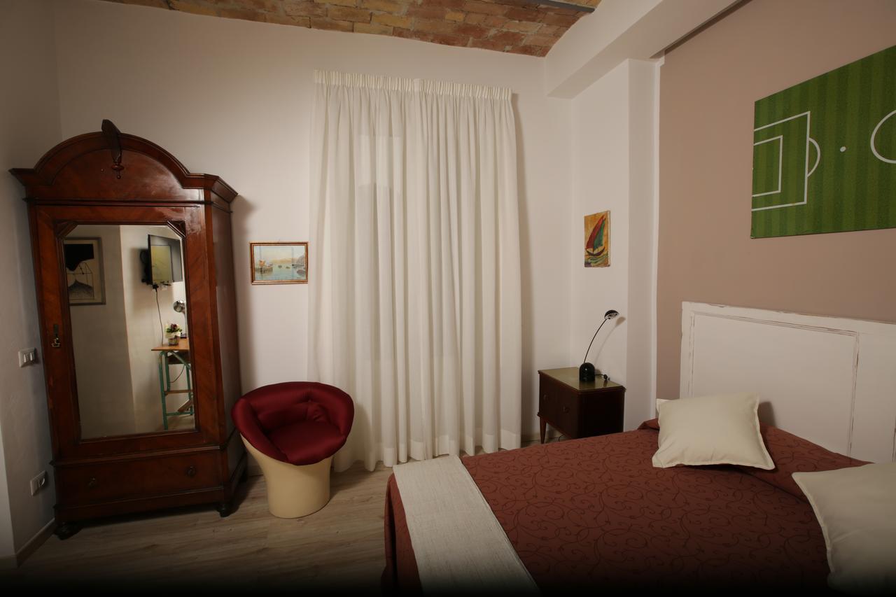 B&B Laurus Colosseo ローマ エクステリア 写真