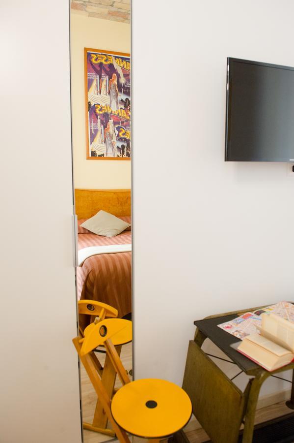 B&B Laurus Colosseo ローマ エクステリア 写真