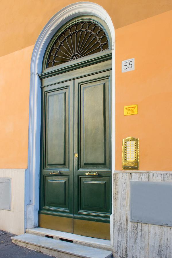 B&B Laurus Colosseo ローマ エクステリア 写真