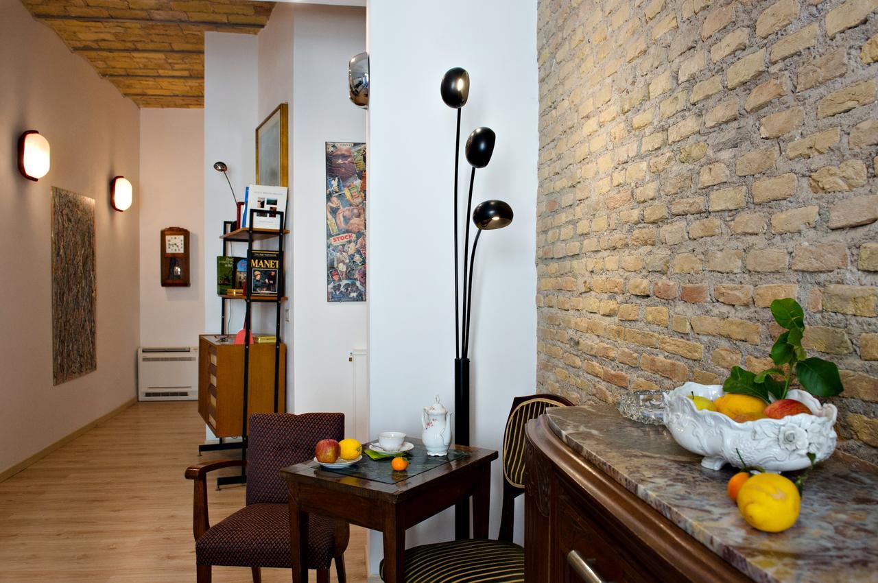 B&B Laurus Colosseo ローマ エクステリア 写真