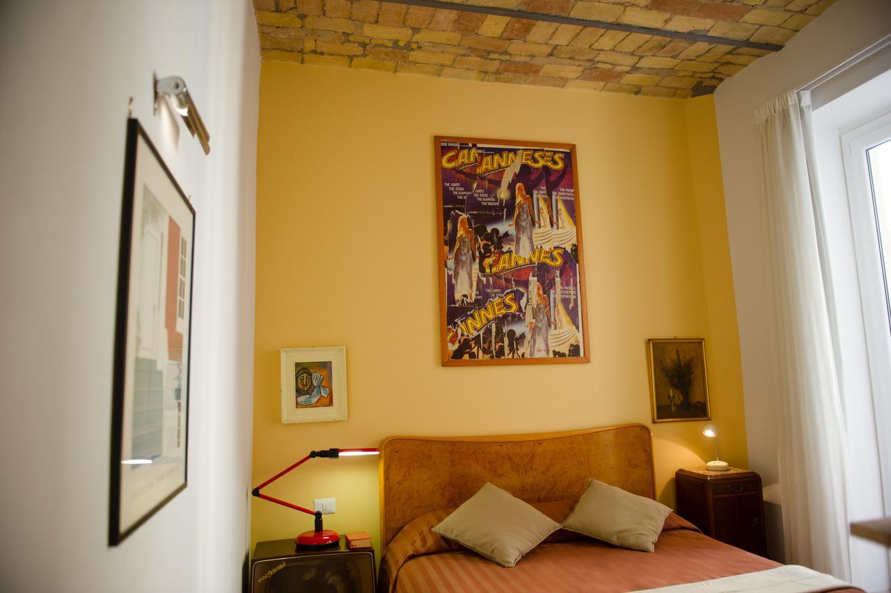 B&B Laurus Colosseo ローマ エクステリア 写真